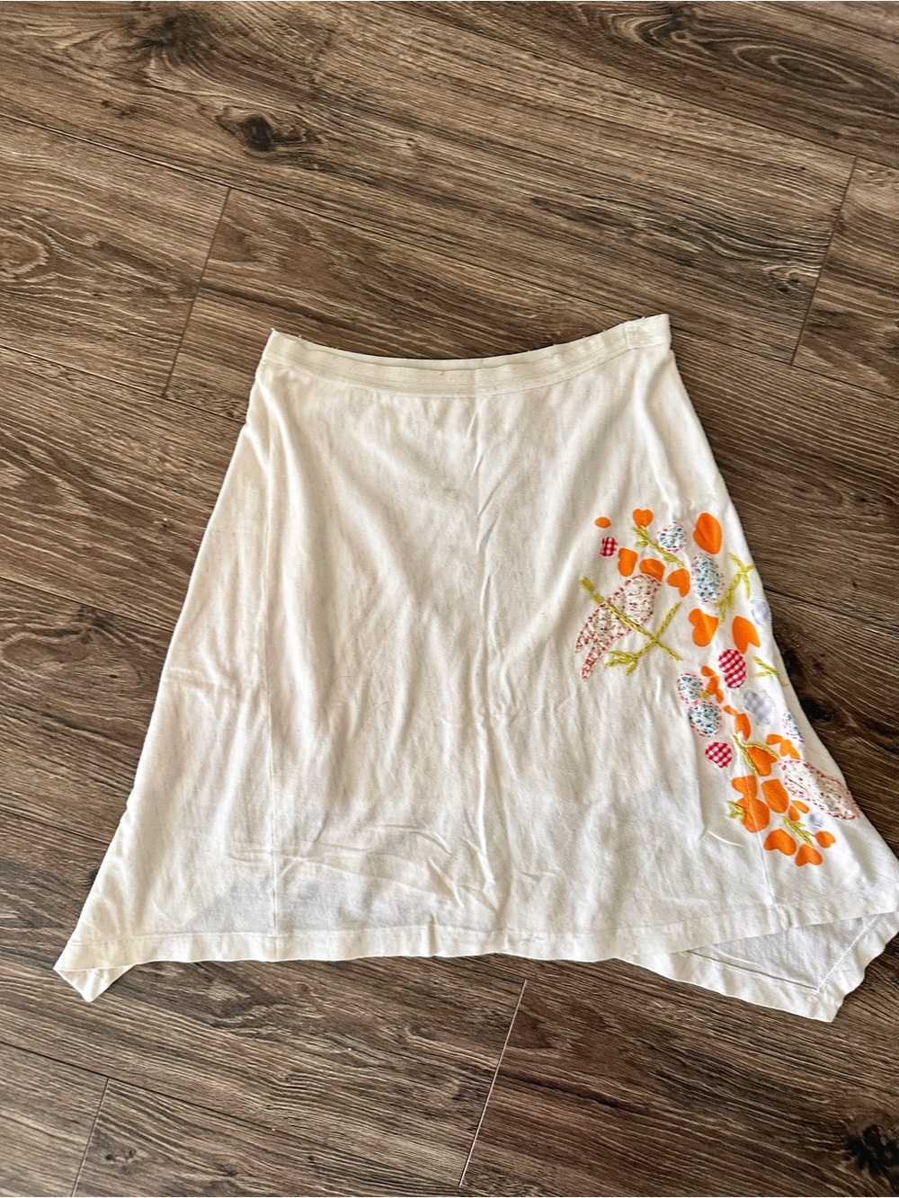 Y2K Vintage White Women's Asymmetric Skirt with Patchwork Orange Floral Accent